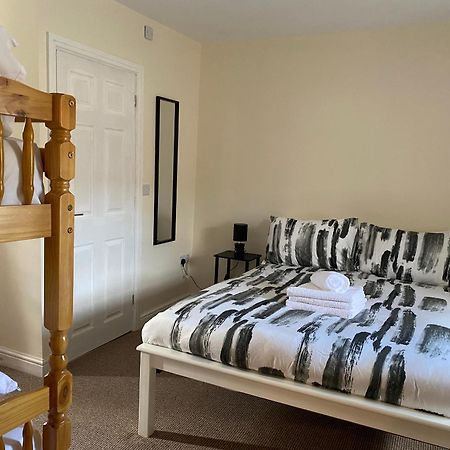 Prince Of Wales Pub And Accommodation Llangollen Ngoại thất bức ảnh