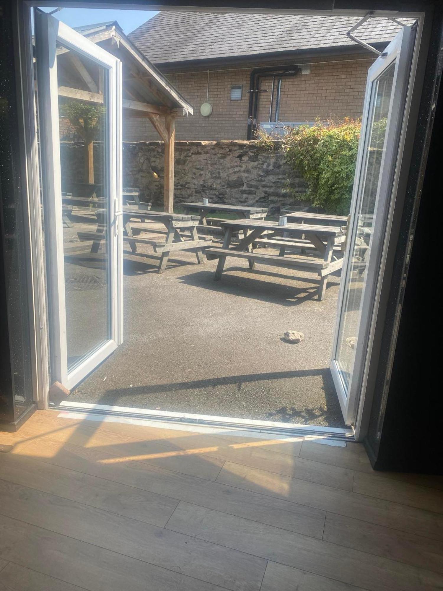Prince Of Wales Pub And Accommodation Llangollen Ngoại thất bức ảnh